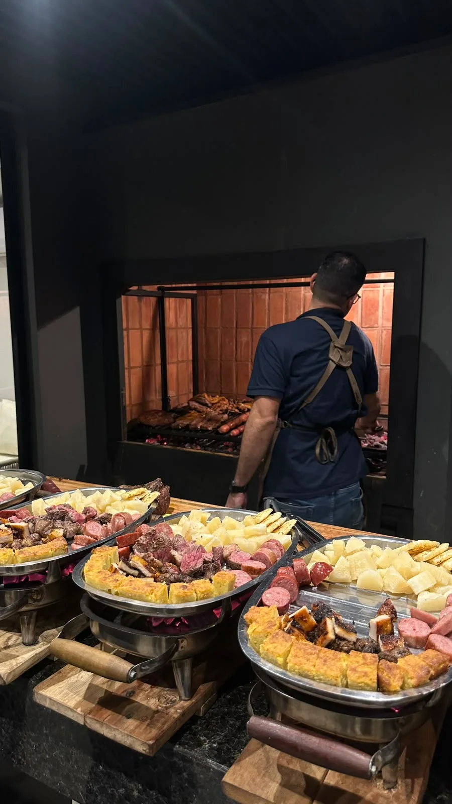 Asador Junte con platos servidos, Asunción, 20 de septiembre
